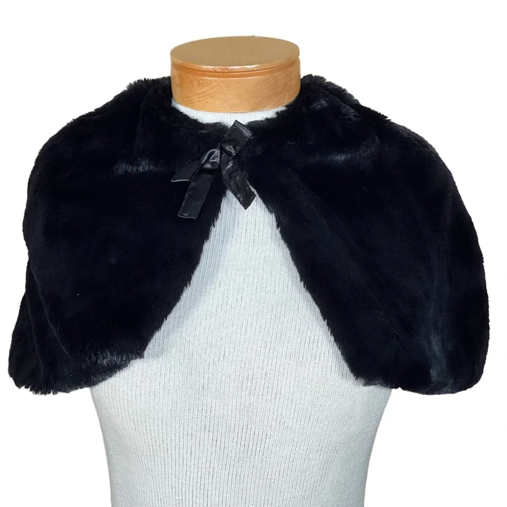 The Children’s Place Faux Fur Black Cape With Button & Loop Closure M 7/8